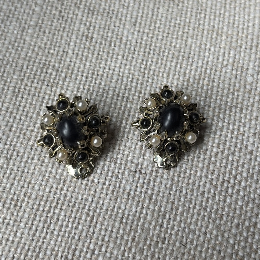 William de Lillo (?) black onyx and faux pearl cluster clip-on earrings